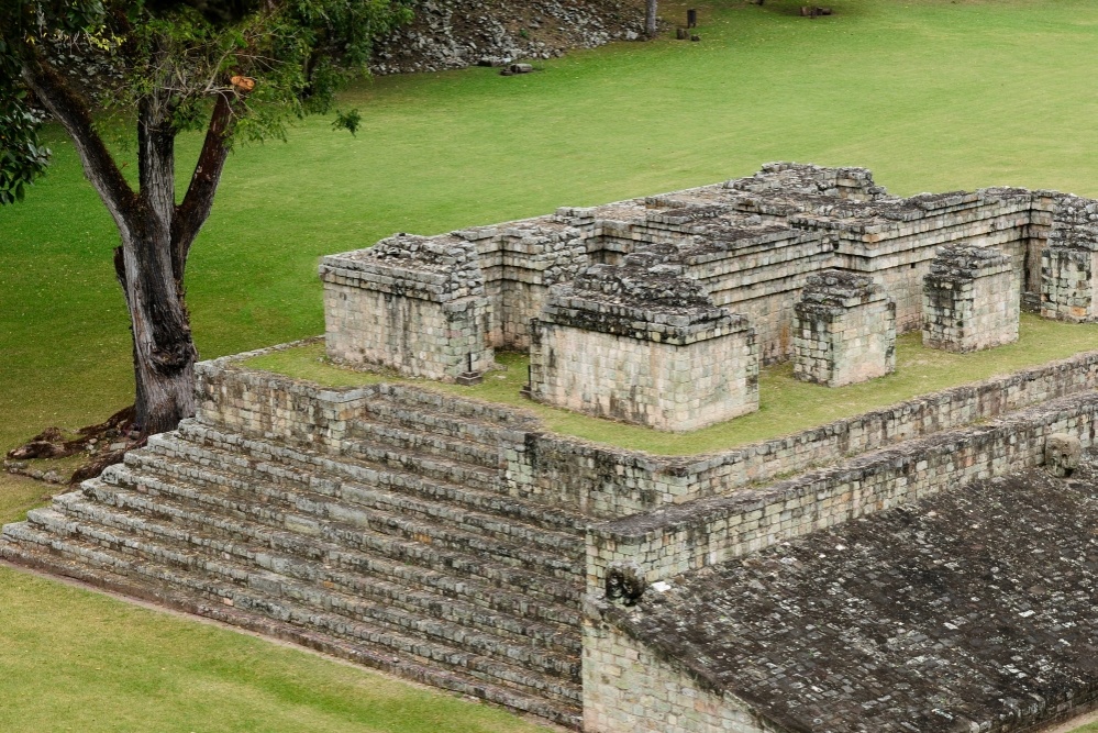 bigstock-copan-mayan-ruins-in-honduras-99763424_1000